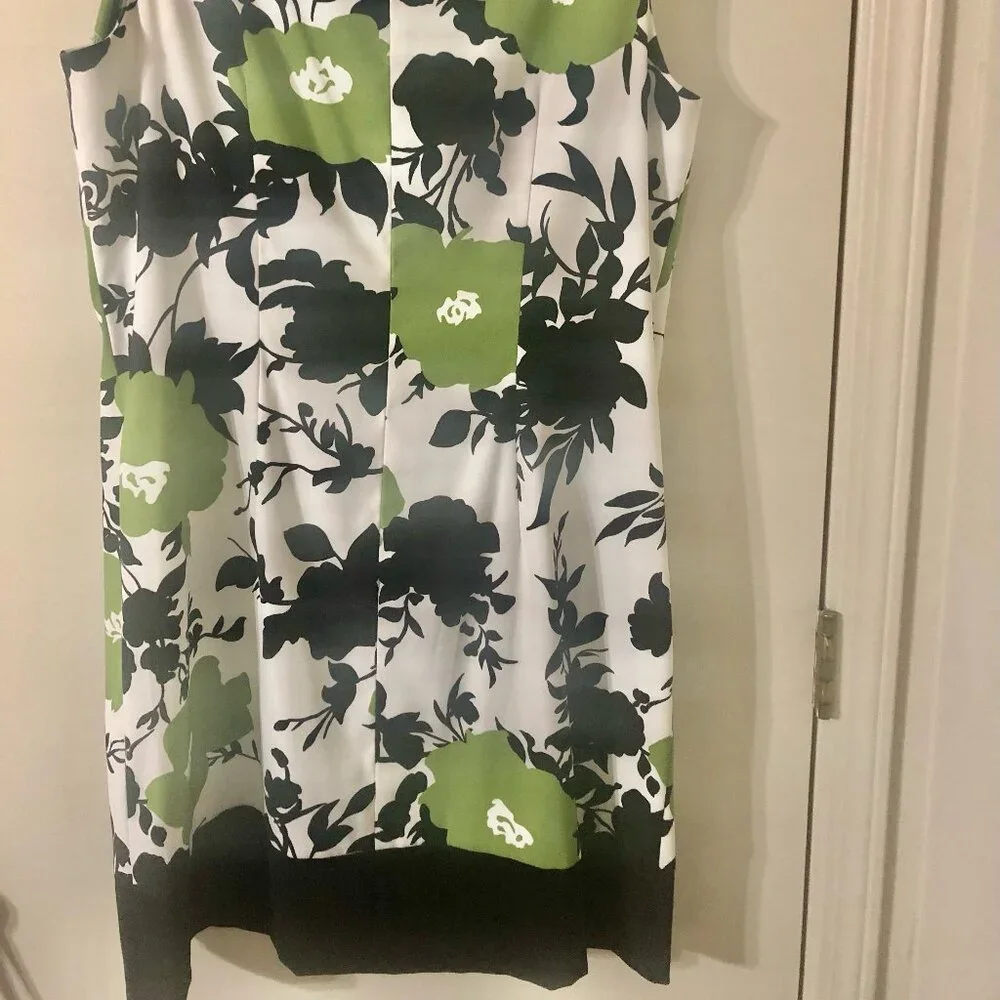 Alyx Floral Green, White, and Black Hem Sleeveless Dress - Picture 4 of 5